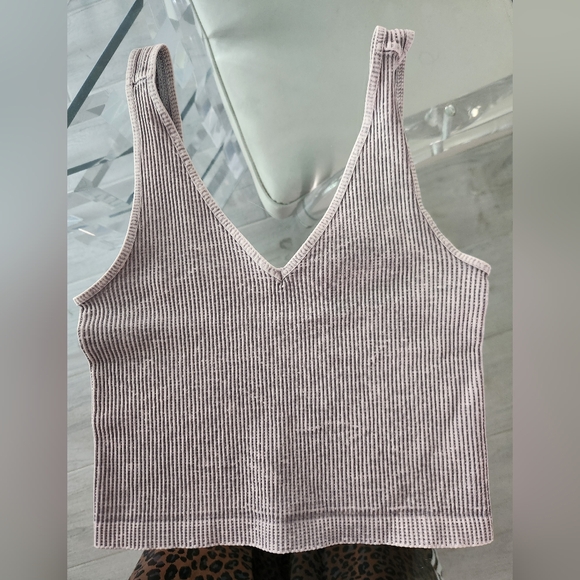 Ribbed V-Neck Cropped Tank Top - Picture 1 of 3